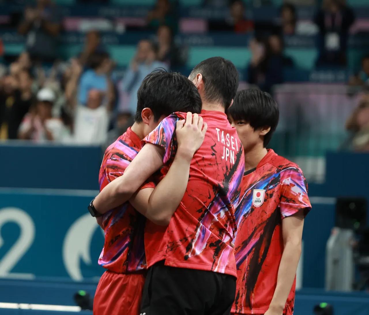 韩国队完胜日本队，王皓扛起全队