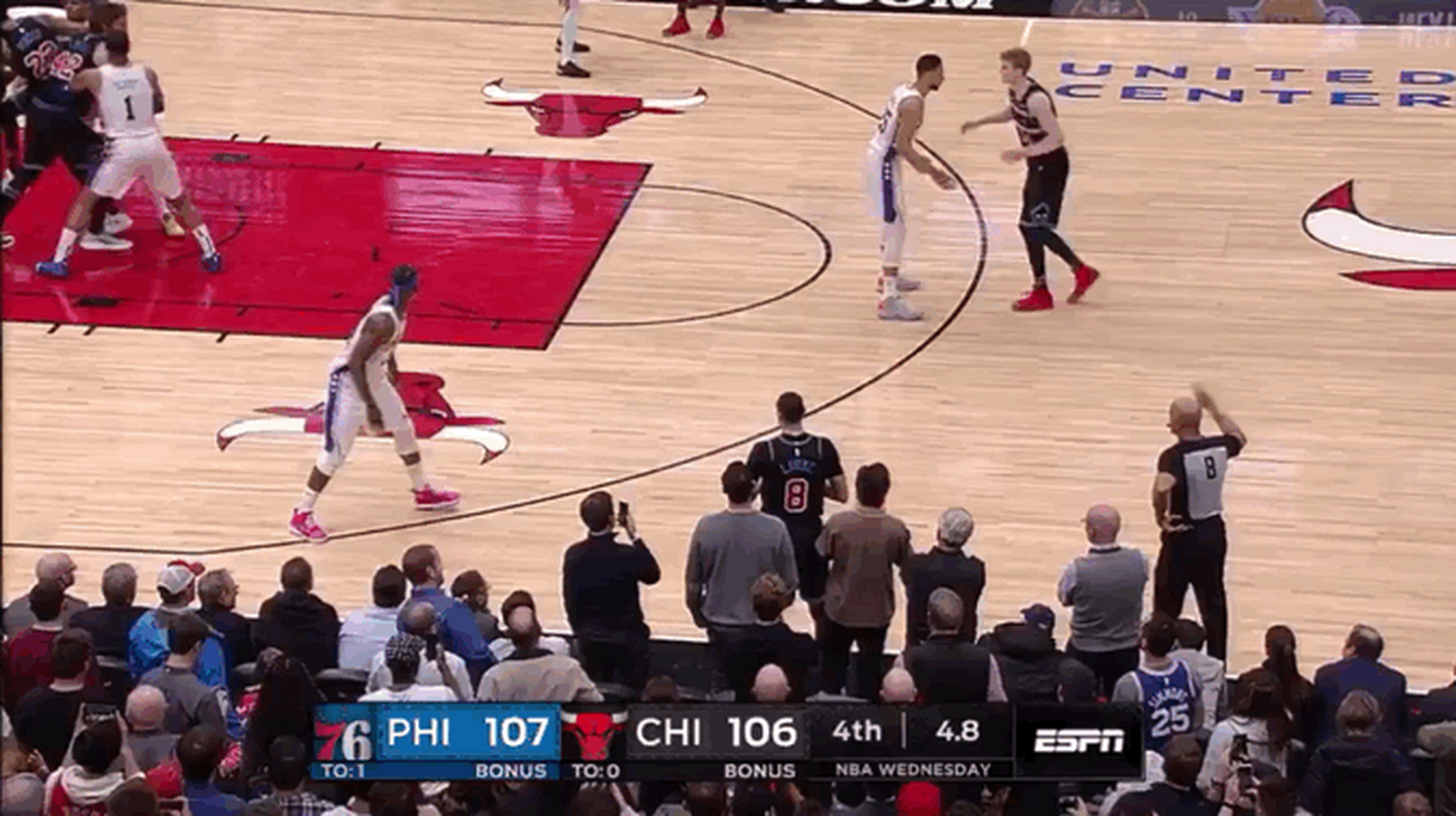 76人翻盘雷霆,拉文关键制胜 76人翻盘雷霆,拉文关键制胜