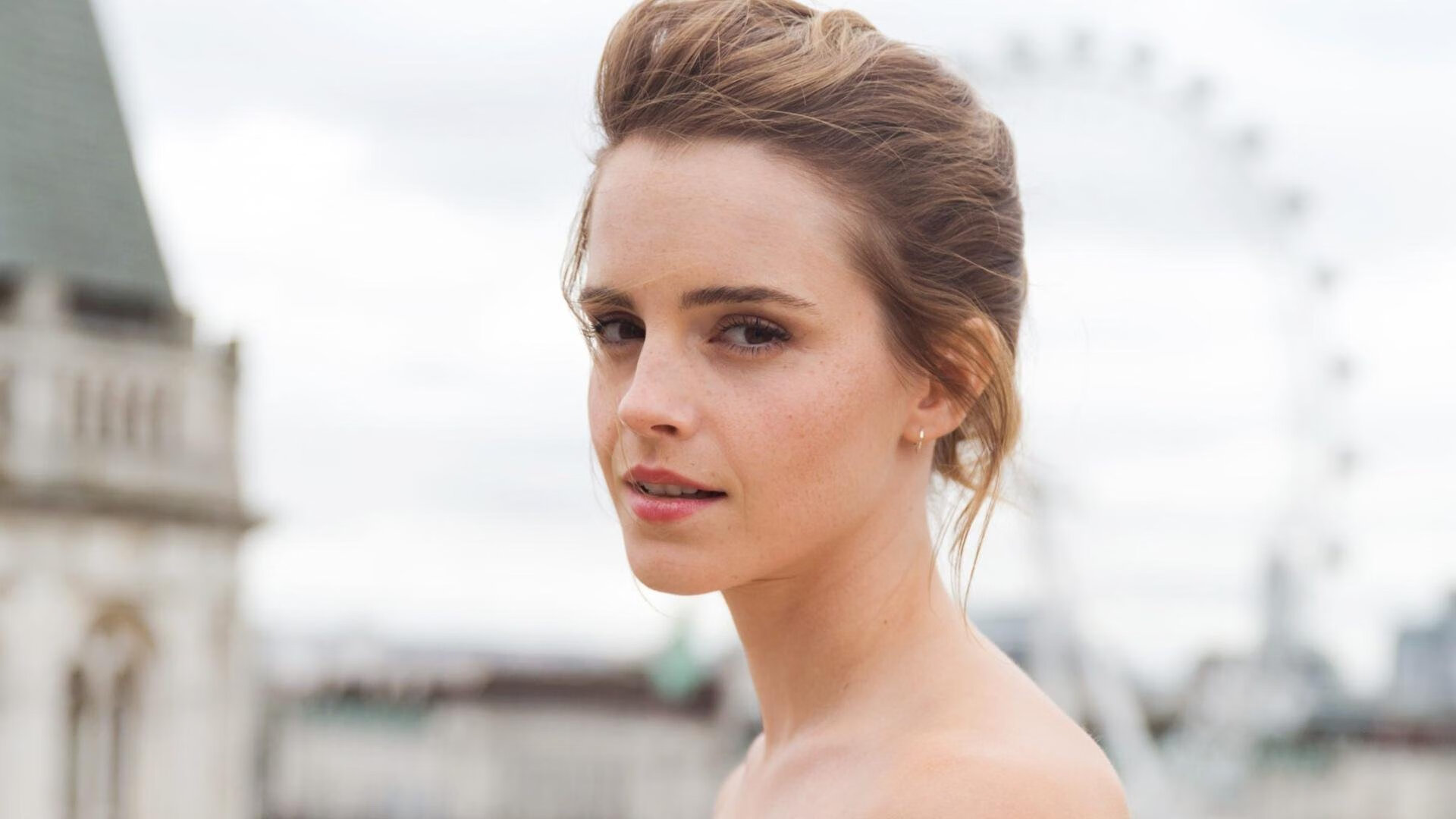 冰岛对阵巴黎，卢卡库关键进球定乾坤