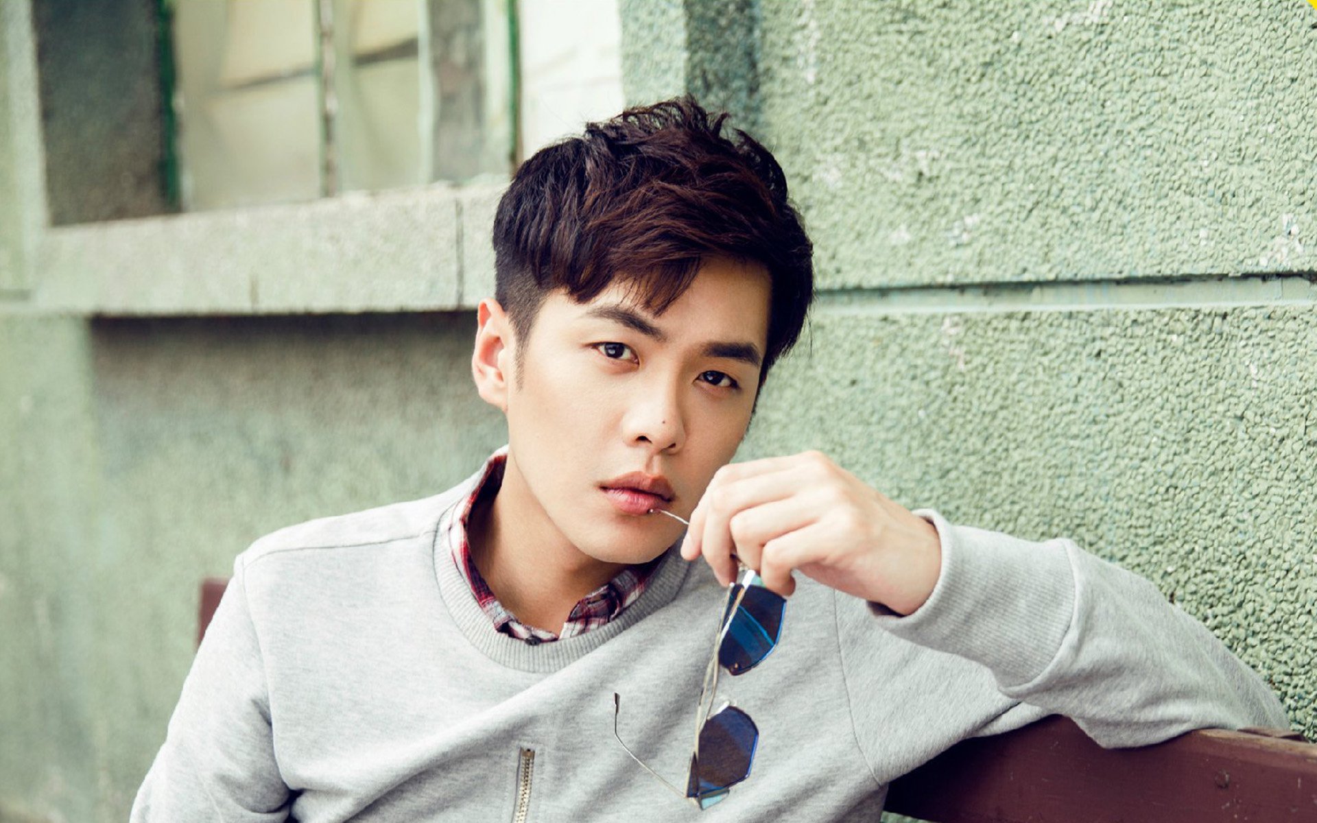 南美利齿与英伦血拼，苏亚雷斯的全能统治与阿根廷足球的坚韧美学