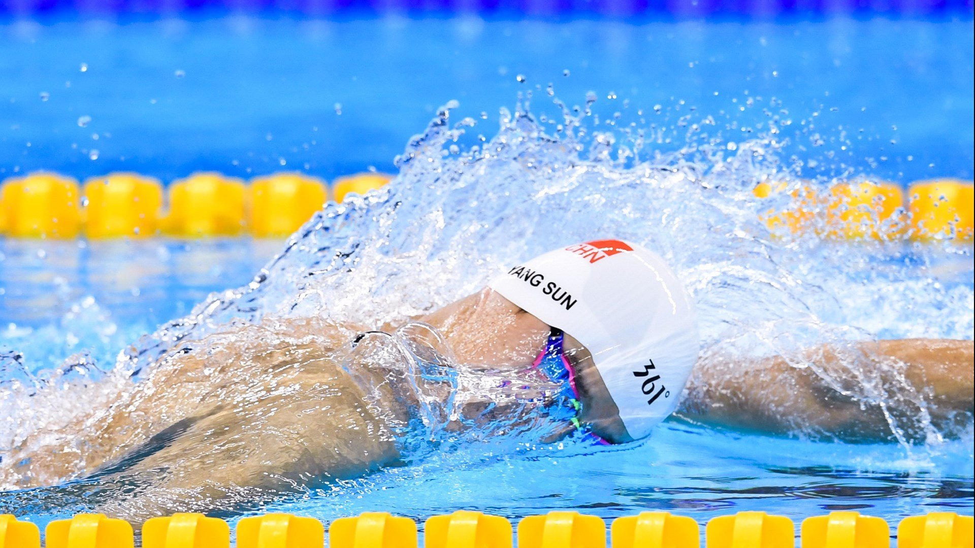 单城德甲争冠夜，劳塔罗用一己之力在另一片大陆诠释何为彻底打爆