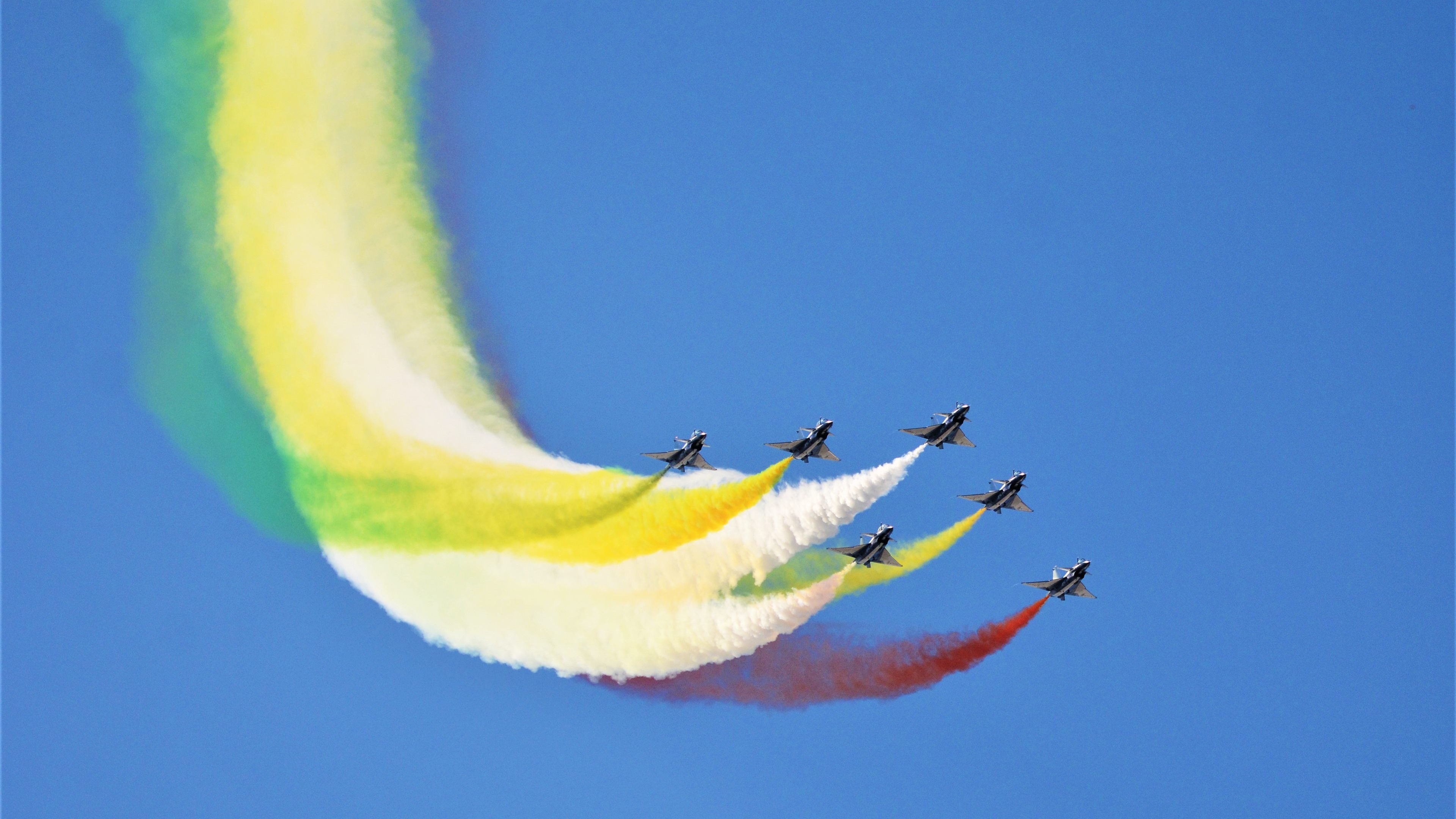 从里昂之夜到曼城之巅，当法国足球的狂喜与英超的旧秩序一同颤抖