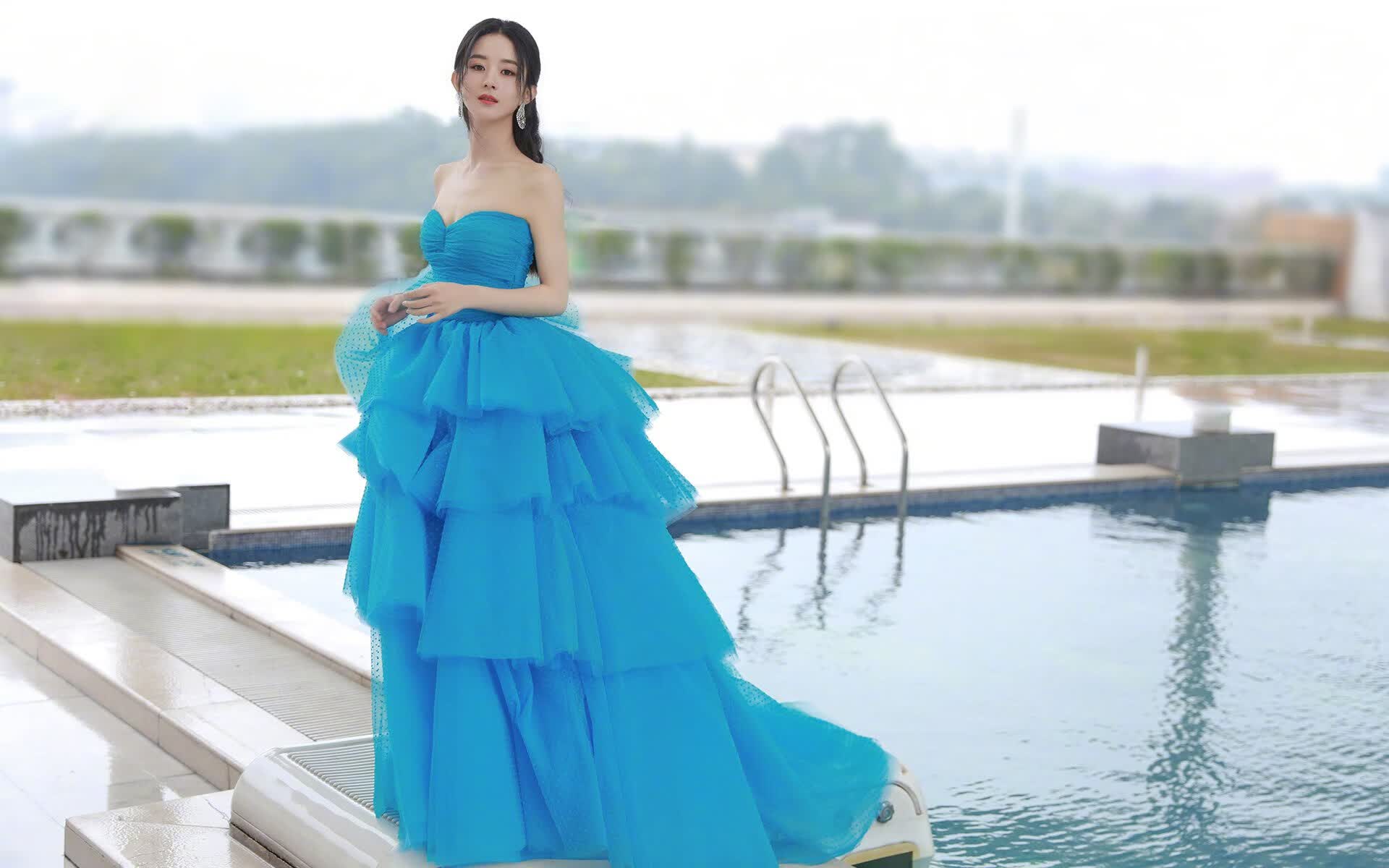 防守的艺术与碾压的美学，梅西的锁链与勒沃库森的洪流